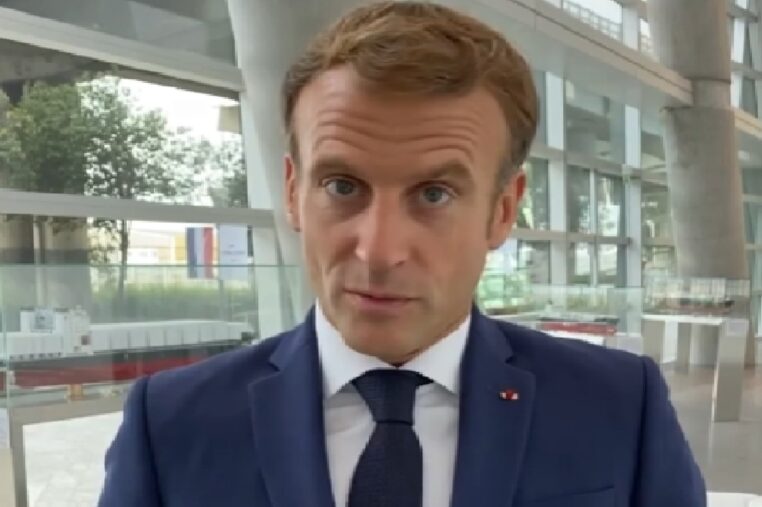 Une trentaine de professionnels de santé ayant consulté la fiche de vaccination d'Emmanuel Macron ont reçu une mise en garde