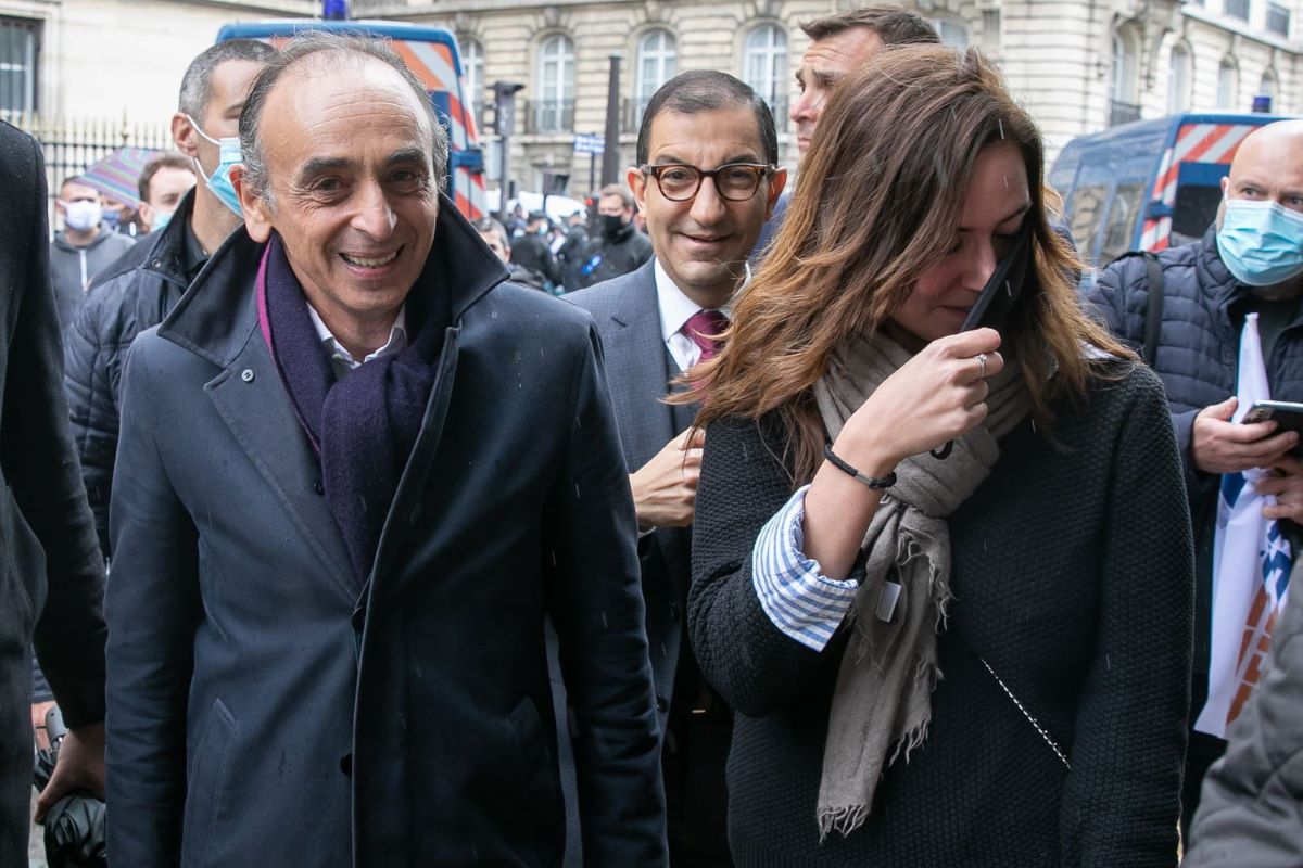 Eric Zemmour Après la diffusion de photos privées avec sa proche conseillère, il prend une