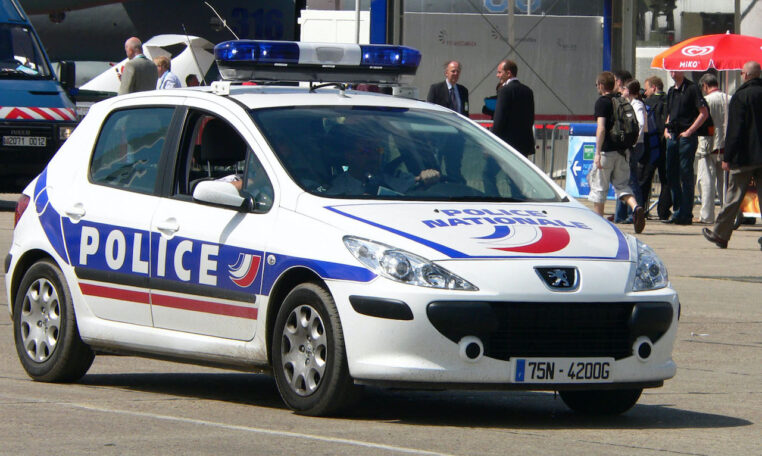 policière taser