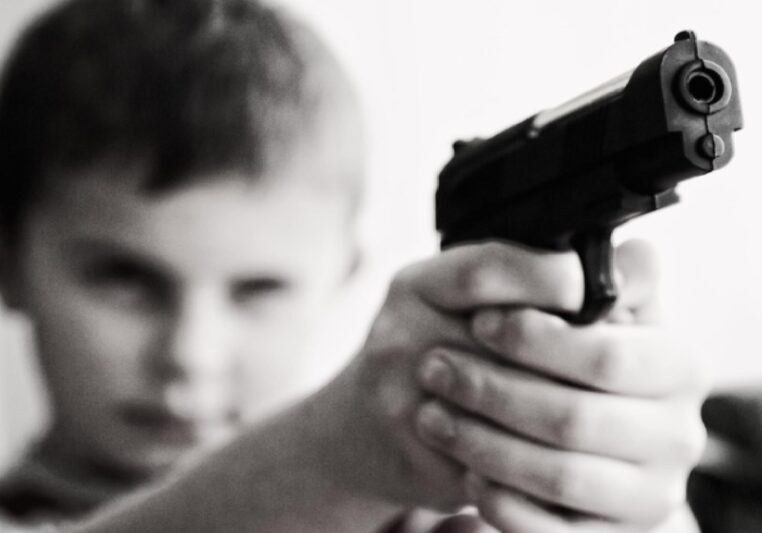 Drame : un adolescent de 13 ans tue son père d'une balle dans la tête !