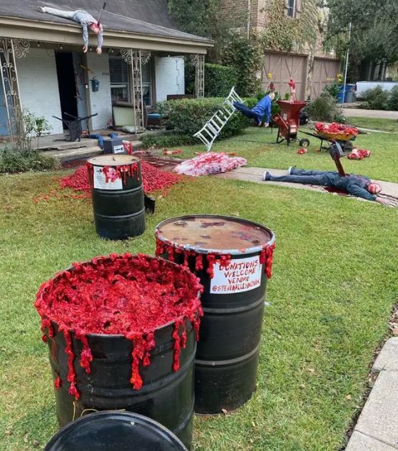 Halloween : il transforme son jardin et reçoit la visite de la police