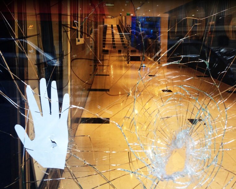 vitrine cassée faits divers