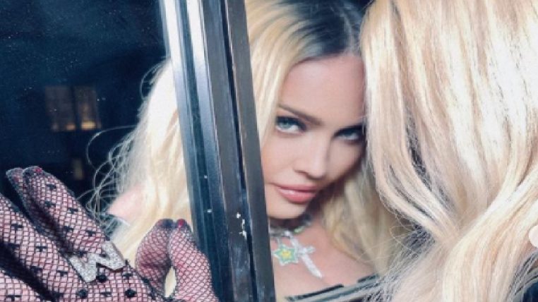 Madonna : suite à une série de photos où elle laisse apparaître son téton, Instagram la censure !