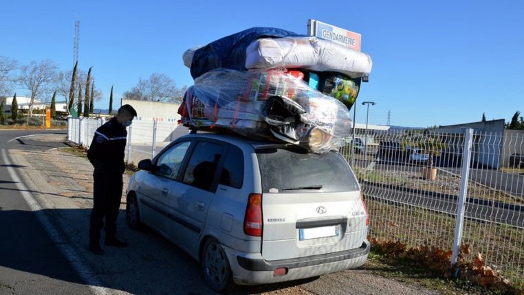 Il souhaite rejoindre l'Algérie, dans une voiture surchargée... Sans assurance et avec les pneus lisses...