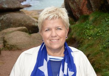 Mimie Mathy sublime dans son style glamour pour Noël ! (photo)
