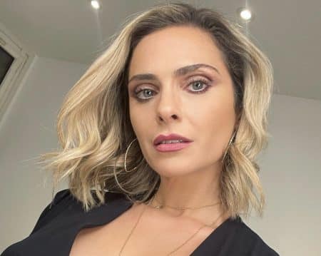 Clara Morgane décolleté XXL