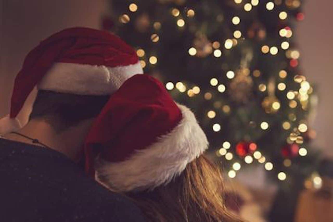 noel-couple-scrooging
