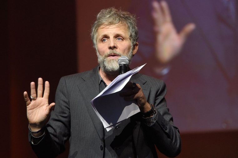 Gêné par une casserole, Stéphane Guillon quitte le plateau des Enfants de la télé (vidéo)