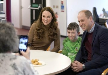 Le Prince William échange longuement avec un orphelin de 11 ans : "Je sais ce que tu ressens"