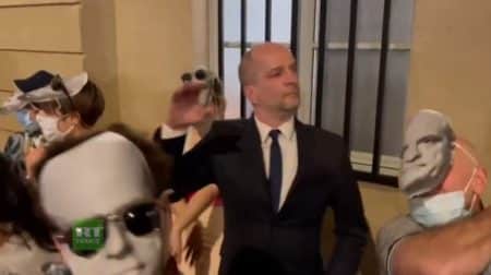 blanquer-manifestants-sosie-hapenning-video-polemique-ibiza