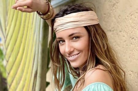 Delphine Wespiser sexy en maillot de bain