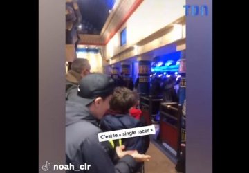 eviter de faire la queue au parc asterix video