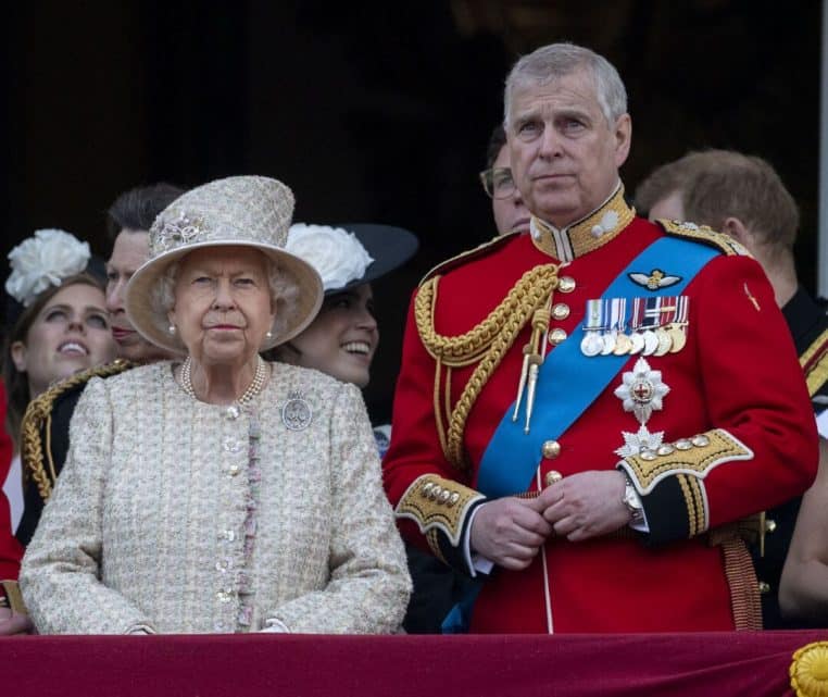 le-prince-andrew-reine-elizabeth-ii