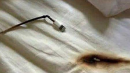 ne pas dormir avec le téléphone sur le chargeur