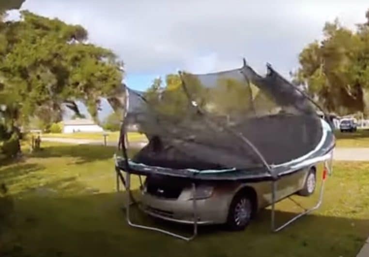voiture trampoline