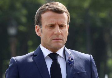 plainte emmanuel macron non vaccine antivax