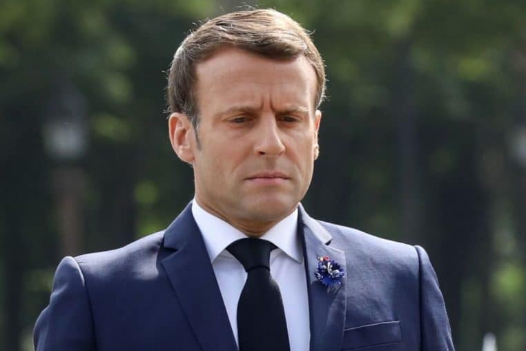 plainte emmanuel macron non vaccine antivax