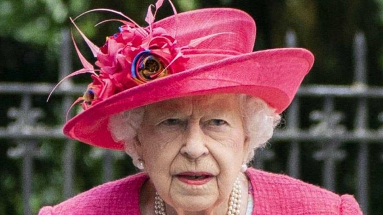 La Reine Elizabeth II particulièrement amaigrie inquiète les plus fidèles (photo)