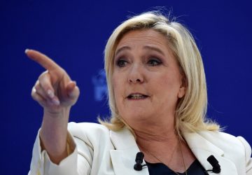Marine Le Pen : cette photo avec Vladimir Poutine qui l'a gêne au plus au point !