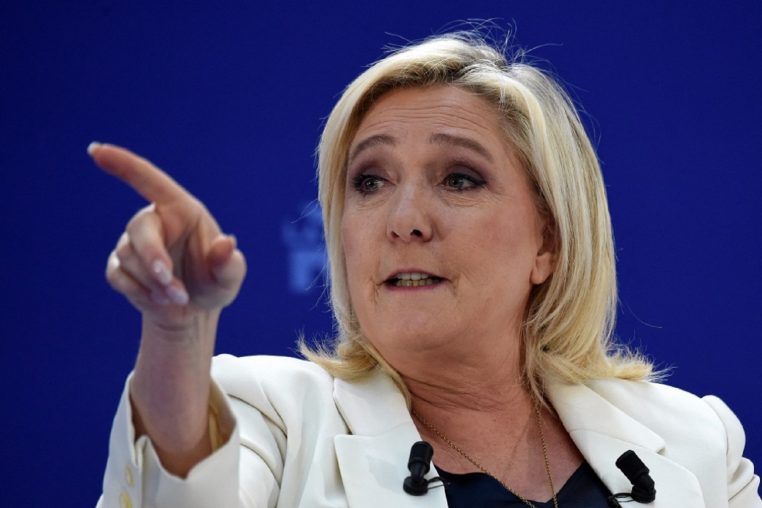 Marine Le Pen : cette photo avec Vladimir Poutine qui l'a gêne au plus au point !