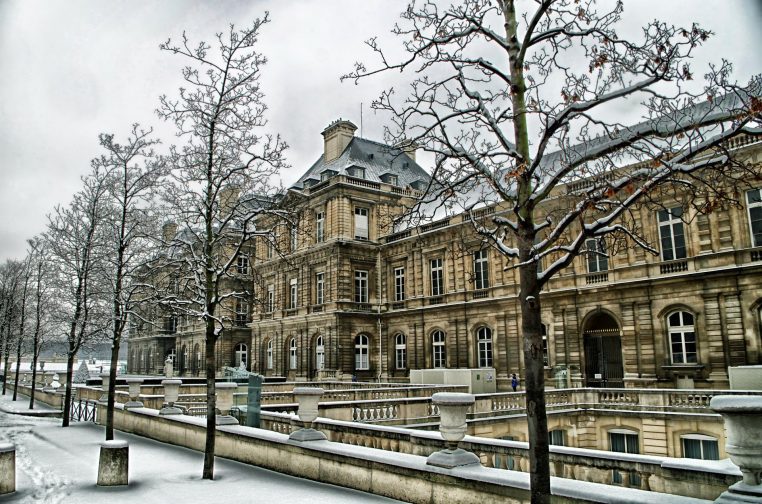 Météo même si le soleil est actuellement radieux, la neige devrait tomber sur la Capitale ce vendredi !