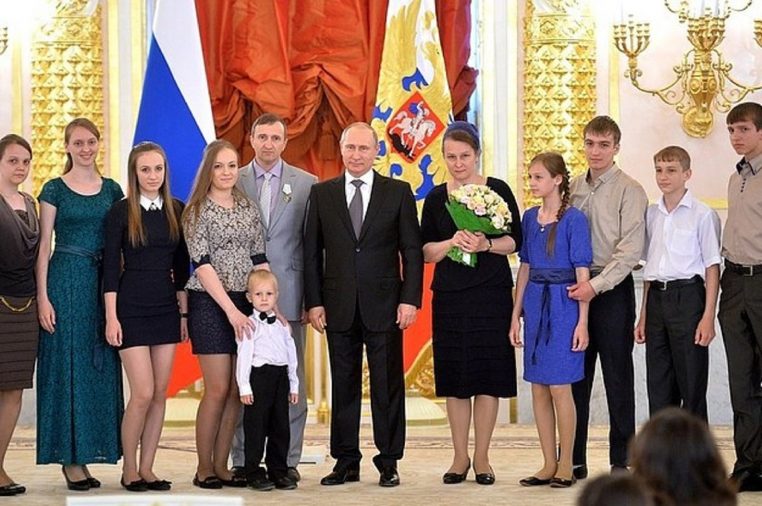 Où Vladimir Poutine a-t-il caché sa famille ? 