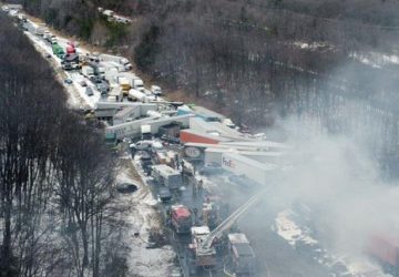 Pennsylvanie : la neige et le brouillard épais occasionnent un terrible accident sur les routes ! (vidéo)