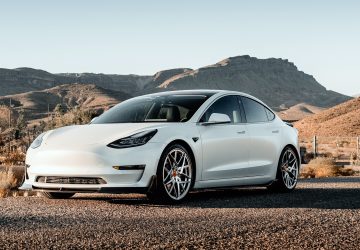 Tesla France une plainte déposée par un chauffeur de taxi après un accident mortel !