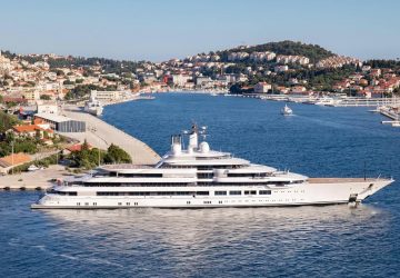 Toscane : ce Yacht immobilisé appartient-il vraiment à Vladimir Poutine ?