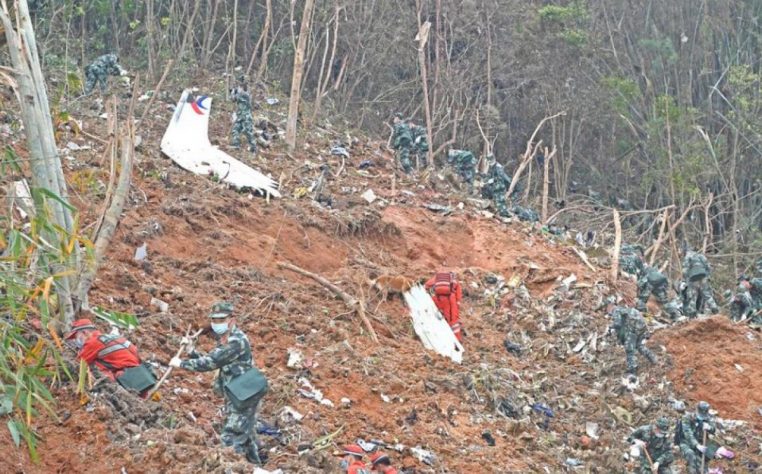 Crash d'un avion en Chine : une boîte noire retrouvée