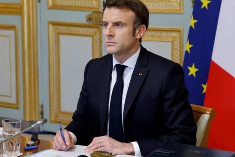 emmanuel macron contraint retirer lettre aux francais twitter