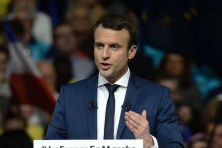 emmanuel macron meeting presidentielle 2022