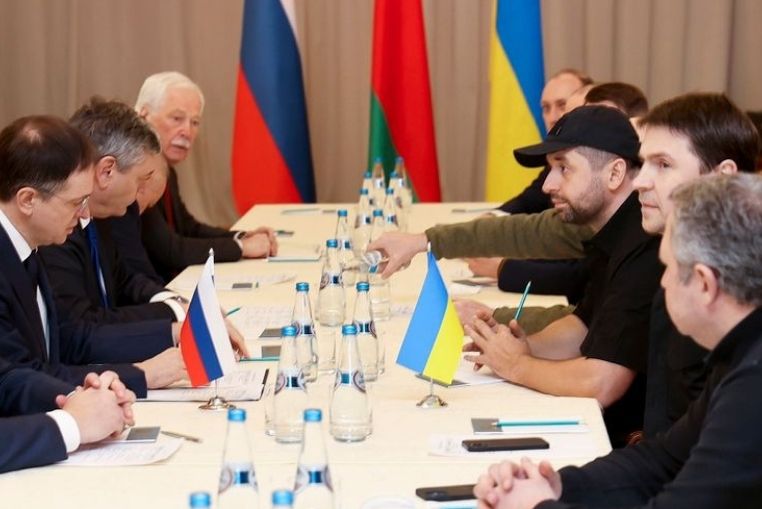 pourparlers russie ukraine faire semblant de negocier france