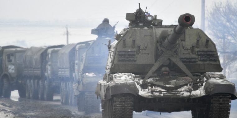 soldats russes baissent les armes