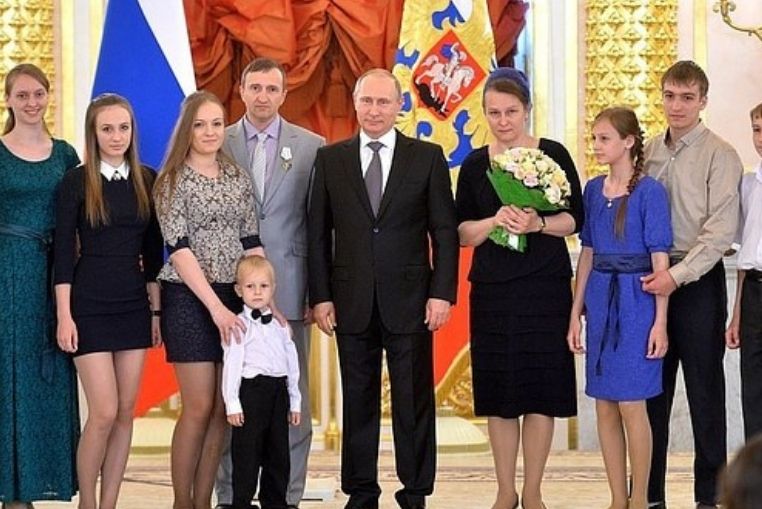 vladimir poutine famille parents vie prive