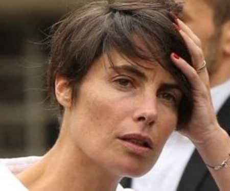 Alessandra Sublet menottée