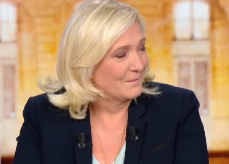 Débat entre deux tours : Marine Le Pen victime d'un beug technique ! (vidéo)