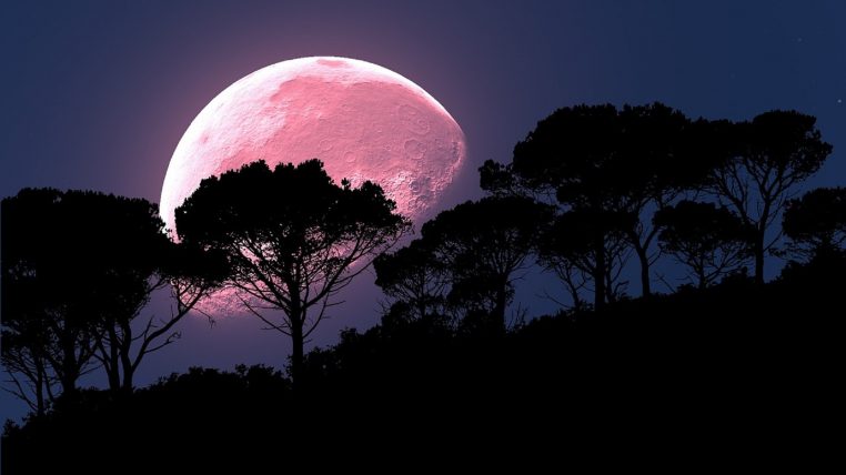 Découvrez l'incroyable pouvoir de la lune rose de Pâques !
