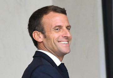 Emmanuel Macron destitution