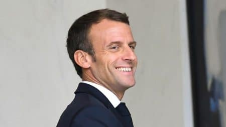 Emmanuel Macron destitution