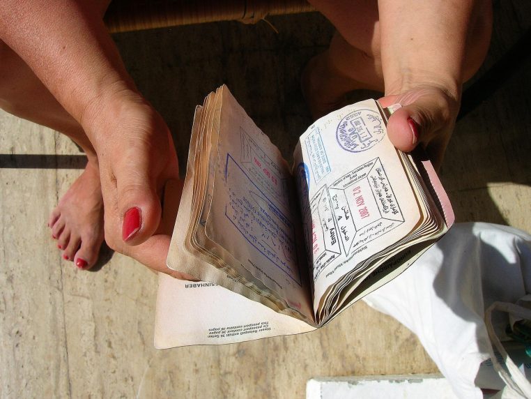 Passeport, carte d'identité il vous faudra vous armer de patience si vous désirez les renouveler !