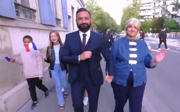Vidéo : Cyril Hanouna et Danielle Moreau parodie le couple présidentielle… Et c'est à mourir de rire !