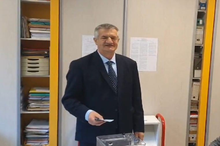 Vidéo : Jean Lassalle choc les Français en s'abstenant de voter !