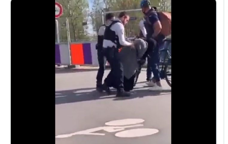 Vidéo : L'avocat des deux jeunes femmes voilées frappées par la police a annoncé qu'elles portaient plainte