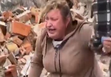 Vidéo choc en Ukraine : une mère effondrée découvre le cadavre de son fils !
