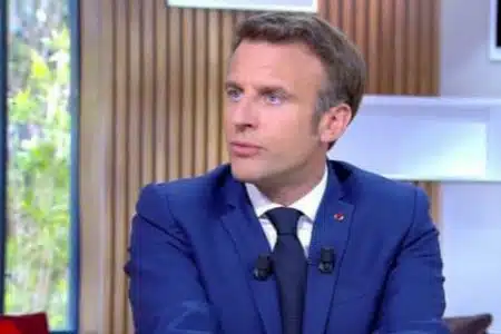 emmanuel macron politique fin c à vous video