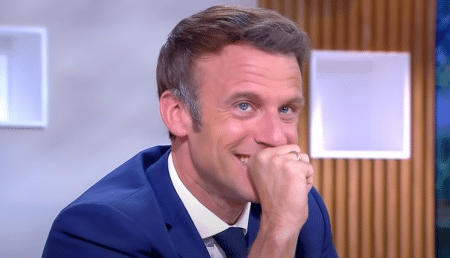 emmanuel macron pris fou rire c a vous