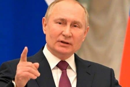 poutine felicite macron pour sa reelection