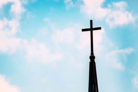 pretre-accuse-viol-fidele-exorcisme