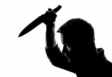 Abominable ! Un trentenaire crève les yeux de sa conjointe et lui assène une dizaine de coups de couteau !